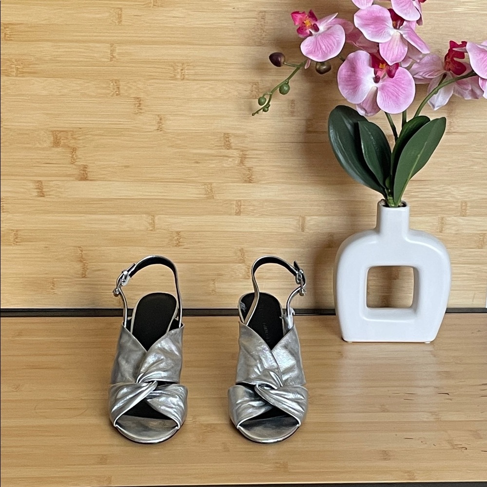 Rebecca Minkoff Agata Silver Knot slingback sandals. Size 8